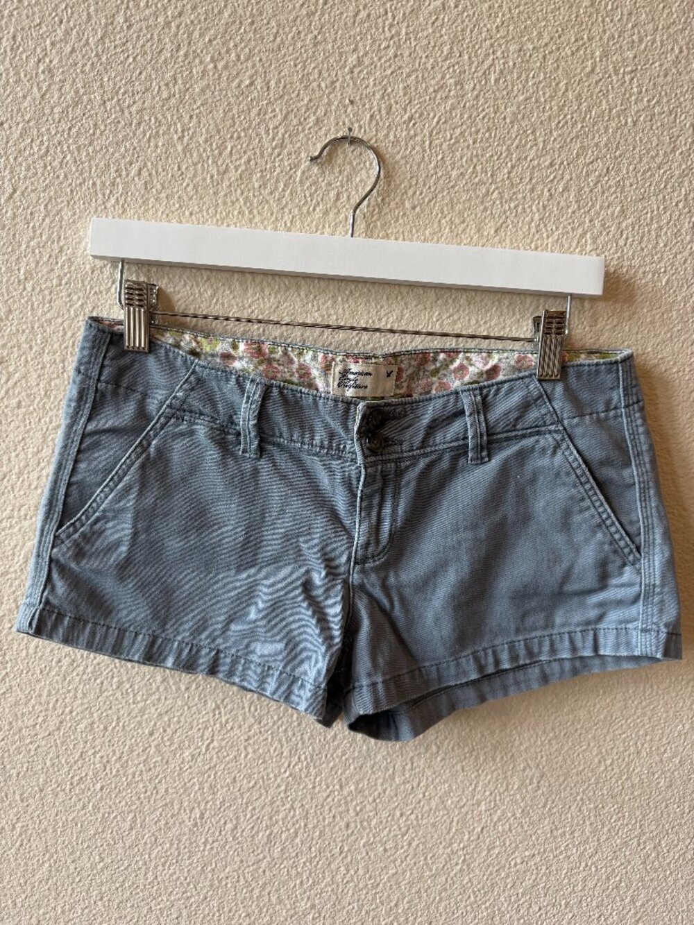 American Eagle Blue-Gray Stretch Chino Shorts Floral Lining Sz 2